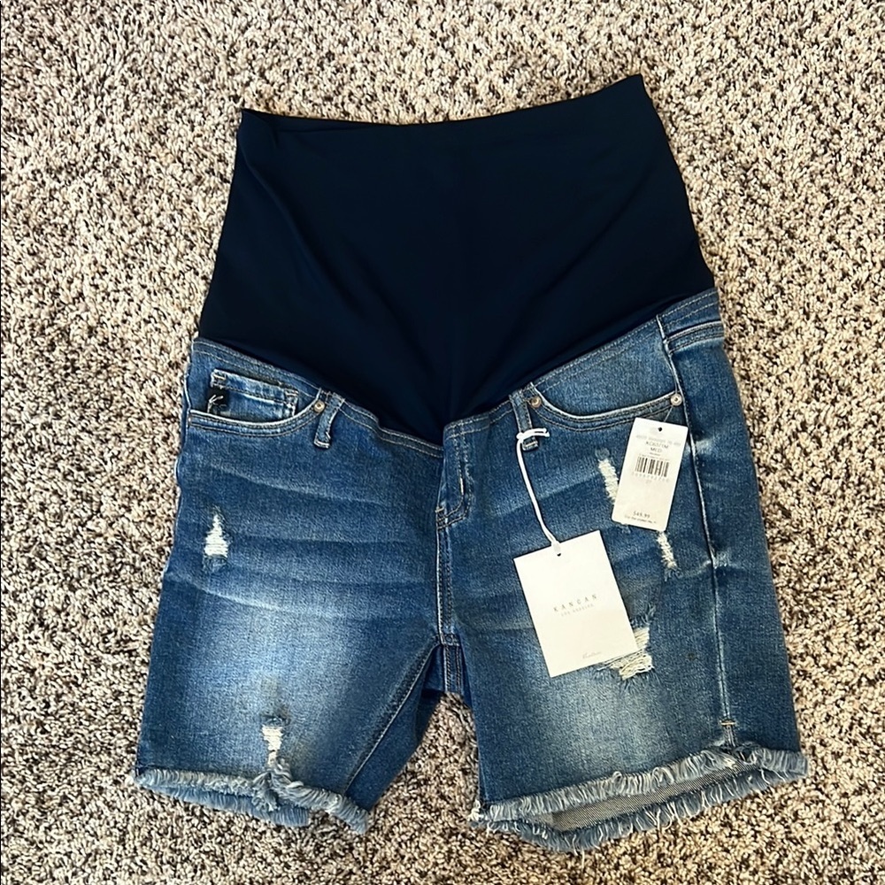 NWT Maternity Kancan denim shorts . Size 27